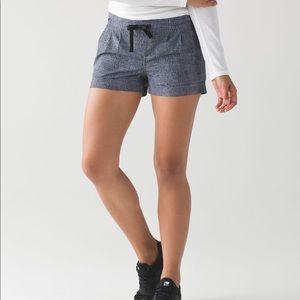 Lululemon Spring Break Away Short Size 6
